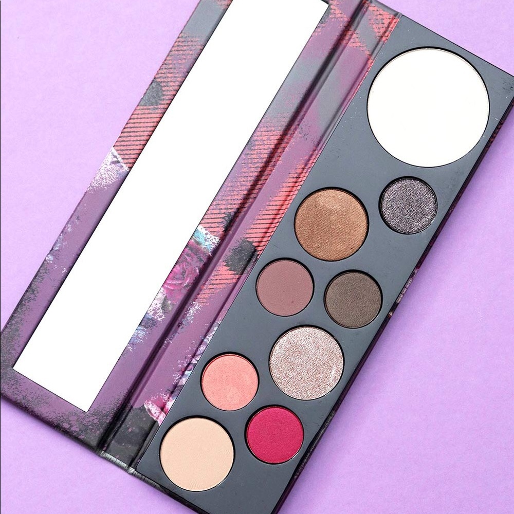 NWT MAC MAC Girls Eyeshadow Palette in Risk Taker - Picture 3 of 6